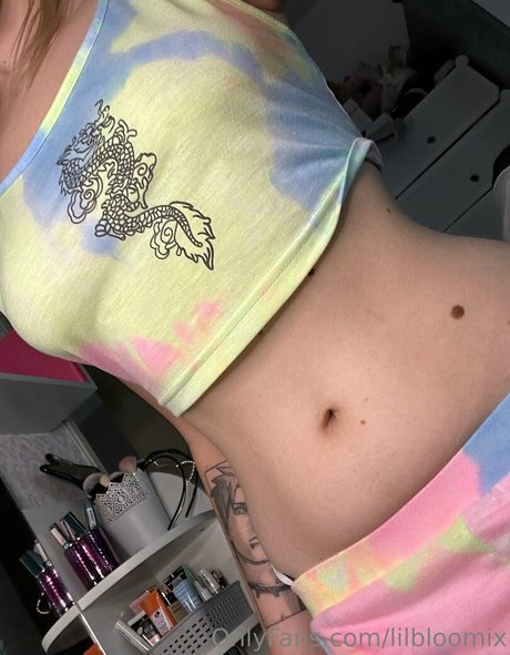 Foto di nudo di fuga di OnlyFans di Lilbloomix
