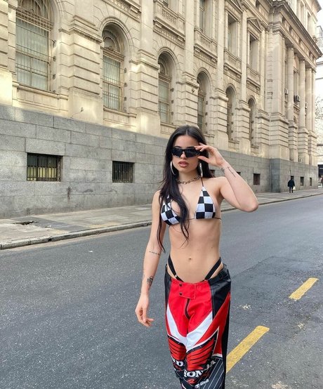 Foto di nudo di fuga di OnlyFans di Juli Savioli
