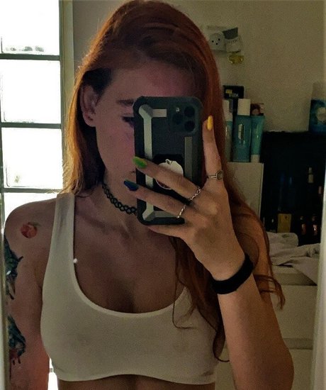 Foto di nudo di fuga di OnlyFans di April Harel