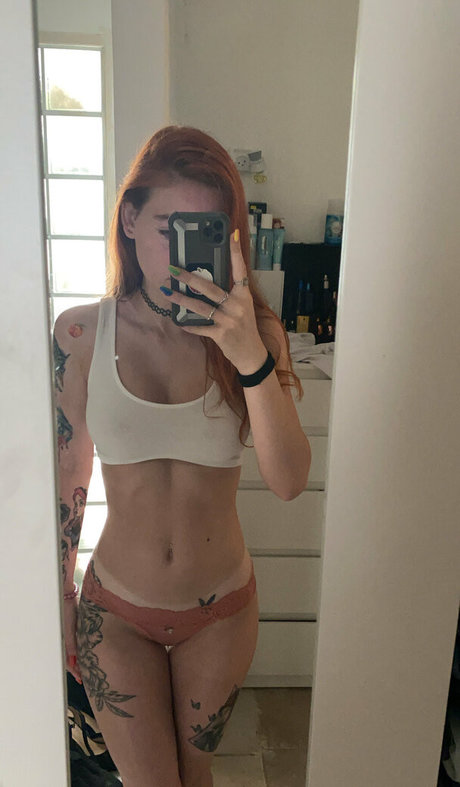 Foto di nudo di fuga di OnlyFans di April Harel
