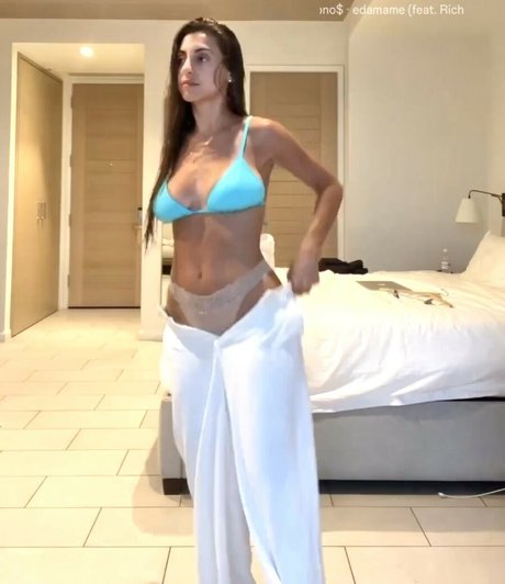 Foto di nudo di fuga di OnlyFans di Andrea Helfrich