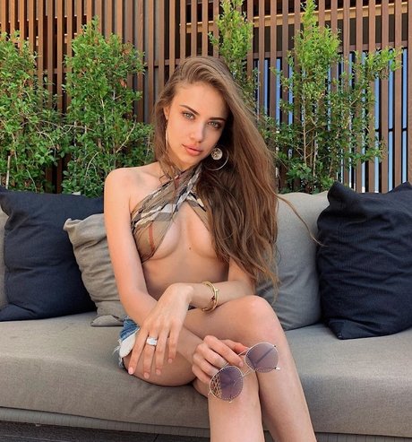 Foto di nudo di fuga di OnlyFans di Xenia Tchoumi