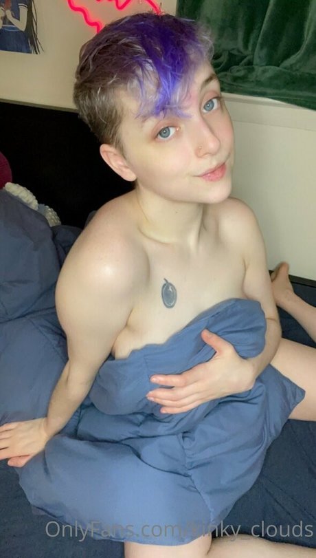 Foto di nudo di fuga di OnlyFans di Kinkyclouds