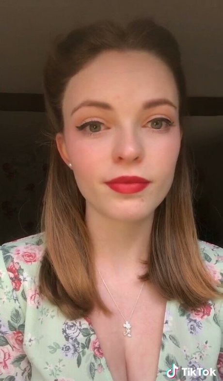 Foto di nudo di fuga di OnlyFans di Ellie Littlechild