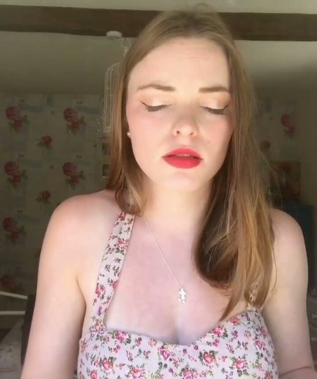 Foto di nudo di fuga di OnlyFans di Ellie Littlechild