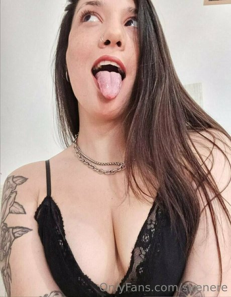 Foto di nudo di fuga di OnlyFans di Sirenere