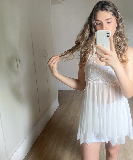 Foto di nudo di fuga di OnlyFans di Olivia Herdt