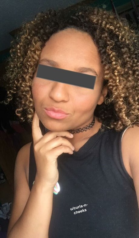 Foto di nudo di fuga di OnlyFans di Curlsncheeks