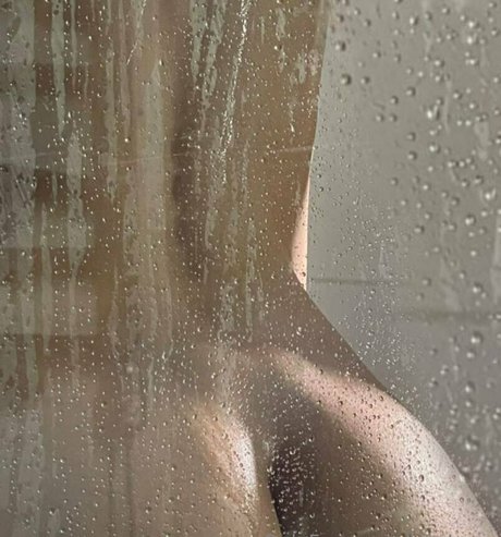 Foto di nudo di fuga di OnlyFans di Kirateen