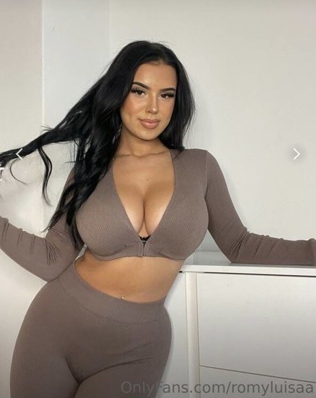 Foto di nudo di fuga di OnlyFans di Romyluisaa