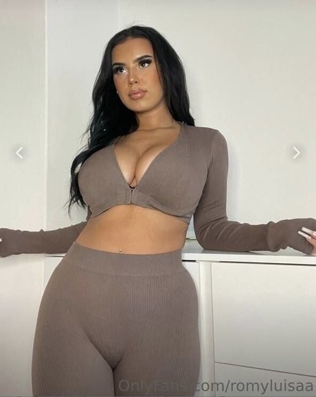Foto di nudo di fuga di OnlyFans di Romyluisaa