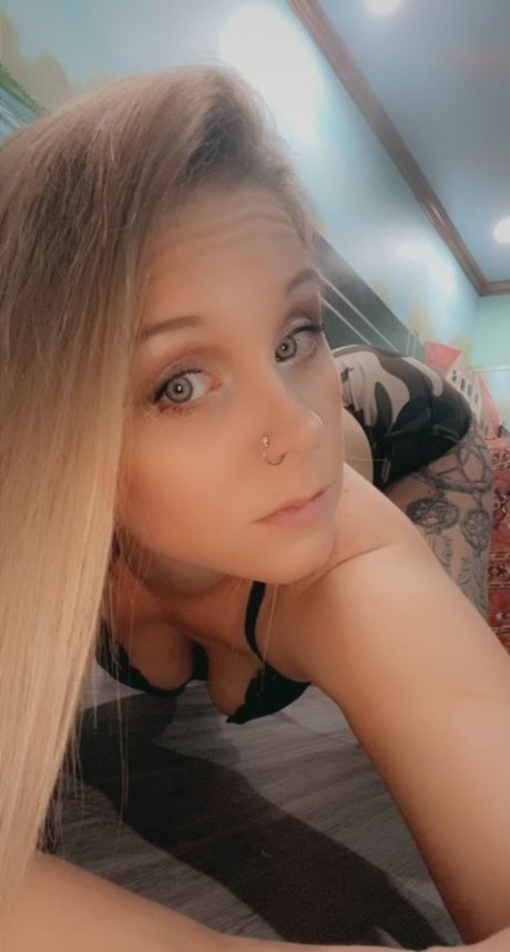 Foto di nudo di fuga di OnlyFans di Misty