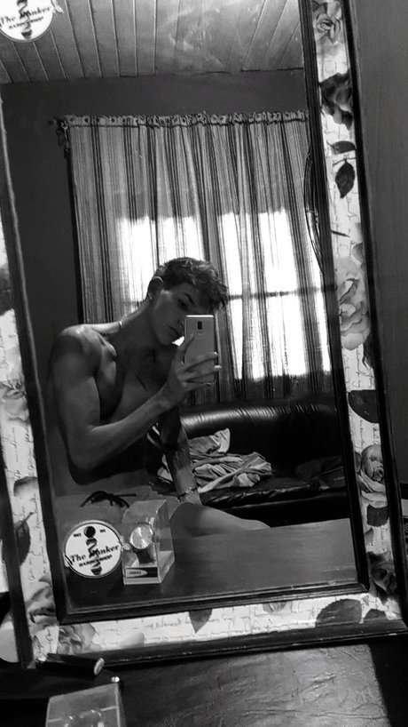 Foto di nudo di fuga di OnlyFans di Ivan Agut