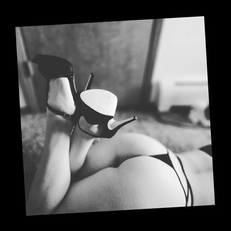 Foto di nudo di fuga di OnlyFans di Montana