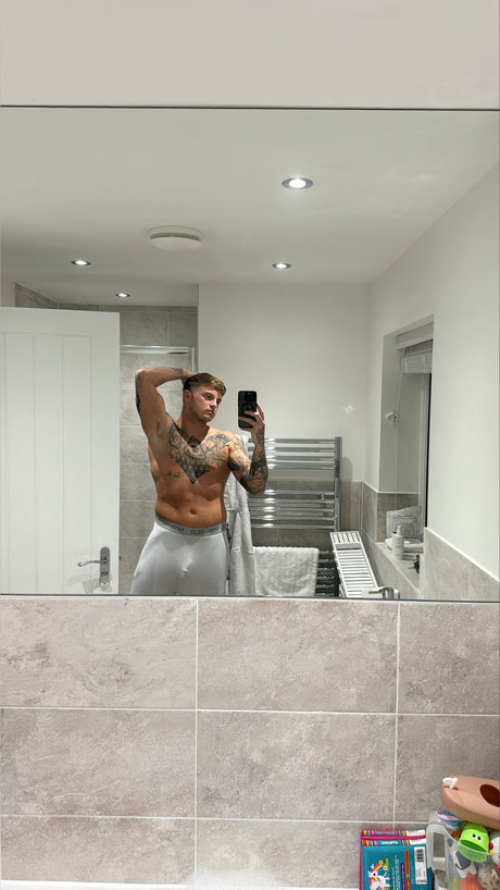 Foto di nudo di fuga di OnlyFans di Mj