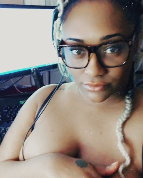 Foto di nudo di fuga di OnlyFans di Kenya Rai