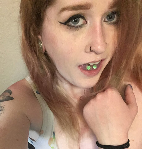 Foto di nudo di fuga di OnlyFans di Kara