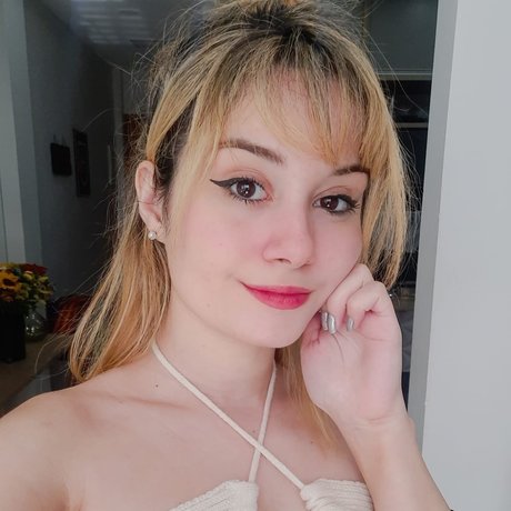 Foto di nudo di fuga di OnlyFans di Luiza Spina