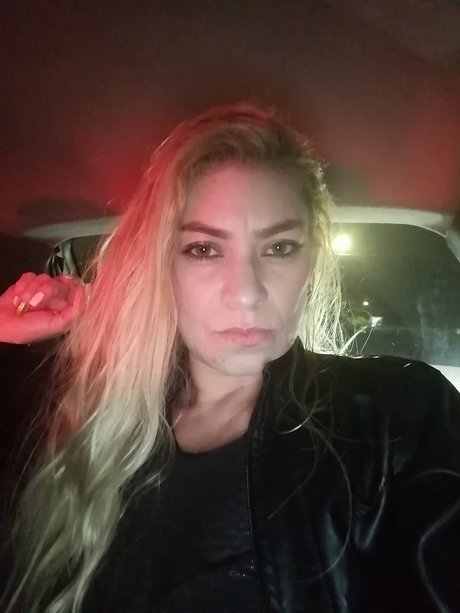 Foto di nudo di fuga di OnlyFans di Karol
