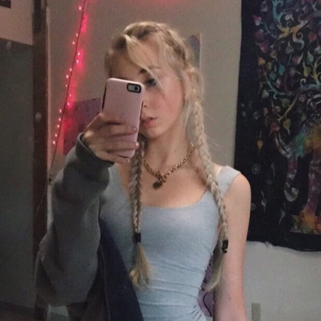 Foto di nudo di fuga di OnlyFans di Cosmic Crystal Free