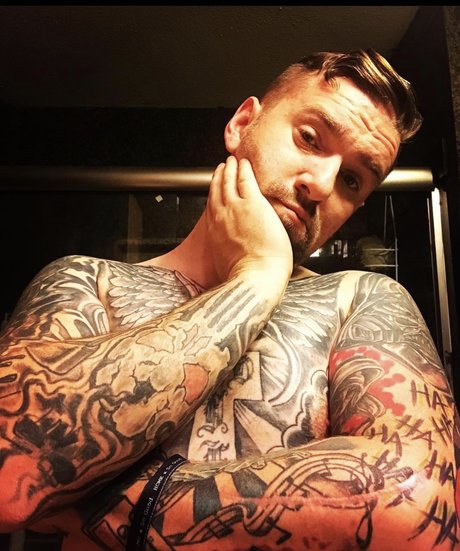 Foto di nudo di fuga di OnlyFans di Batman