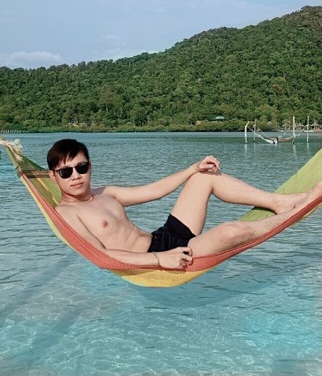 Foto di nudo di fuga di OnlyFans di Kyo Huynhlong 