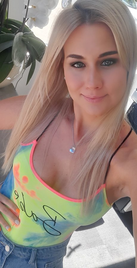 Foto di nudo di fuga di OnlyFans di Naomi Zarane