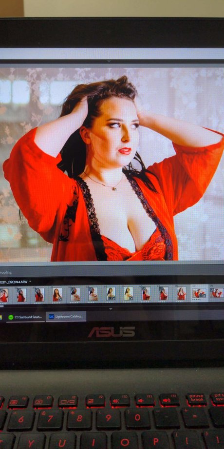 Foto di nudo di fuga di OnlyFans di Katie