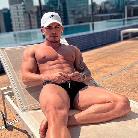 Foto di nudo di fuga di OnlyFans di Victor Prado