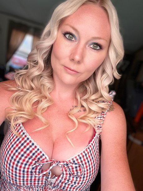 Foto di nudo di fuga di OnlyFans di Krispykreme