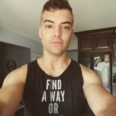 Foto di nudo di fuga di OnlyFans di Max Hughes