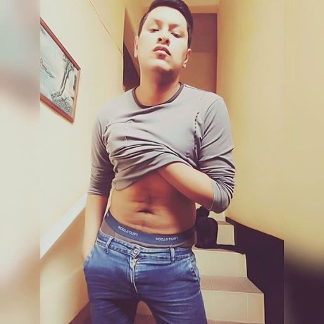 Foto di nudo di fuga di OnlyFans di Alex