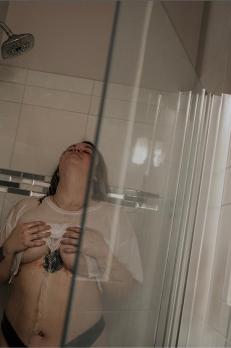 Foto di nudo di fuga di OnlyFans di L