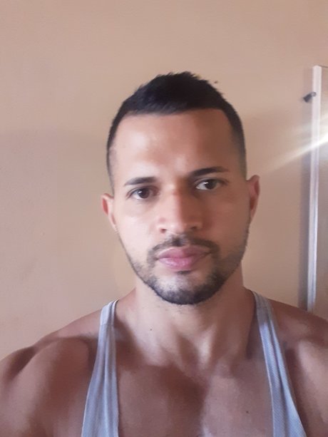 Foto di nudo di fuga di OnlyFans di Michael Tenorio
