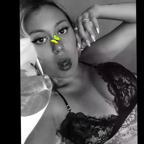 Foto di nudo di fuga di OnlyFans di Larweed