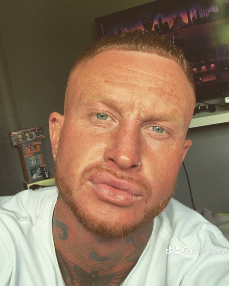 Foto di nudo di fuga di OnlyFans di Josh