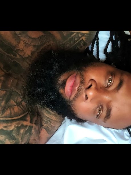 Foto di nudo di fuga di OnlyFans di Woods