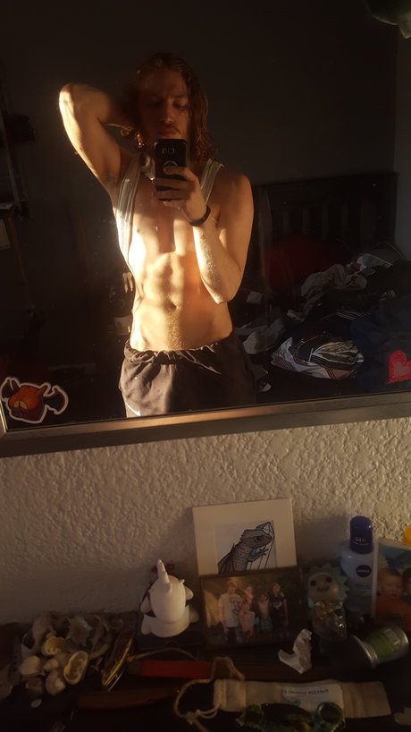 Foto di nudo di fuga di OnlyFans di Yup