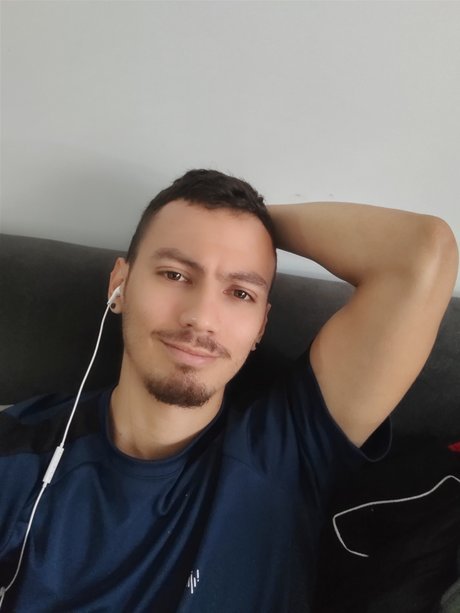 Foto di nudo di fuga di OnlyFans di Andres Chaves