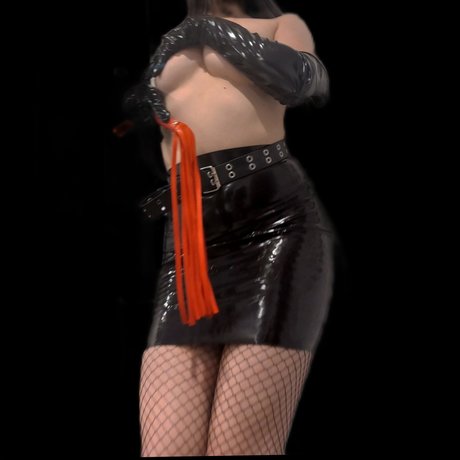 Foto di nudo di fuga di OnlyFans di Mistress Bellatrix