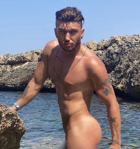 Foto di nudo di fuga di OnlyFans di Stefan Lovei