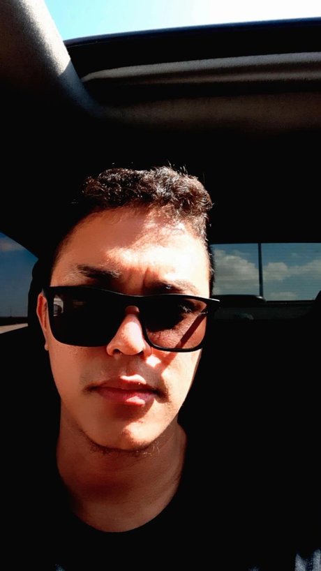 Foto di nudo di fuga di OnlyFans di Karlos Lewis