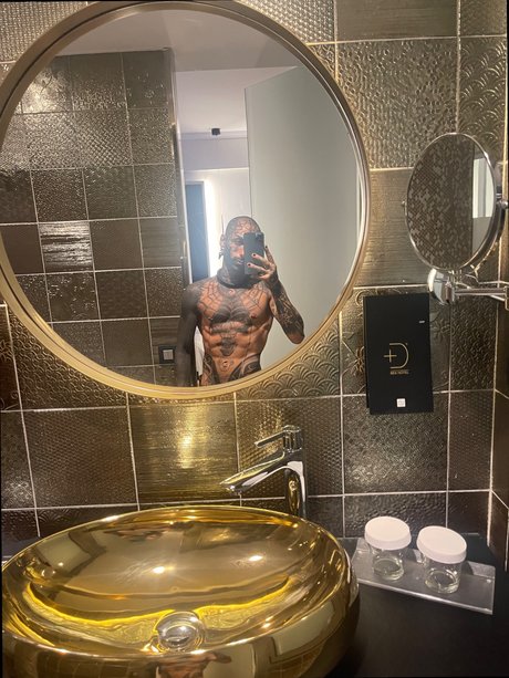 Foto di nudo di fuga di OnlyFans di Shaymann Tattoo