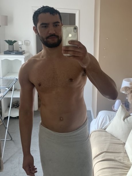Foto di nudo di fuga di OnlyFans di Roman