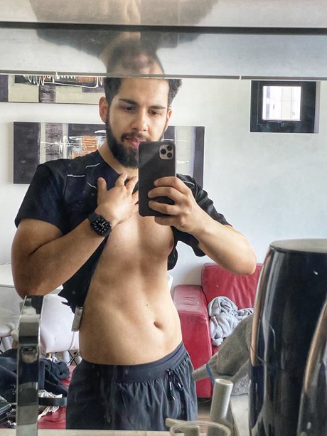 Foto di nudo di fuga di OnlyFans di Saucy Dude Vip