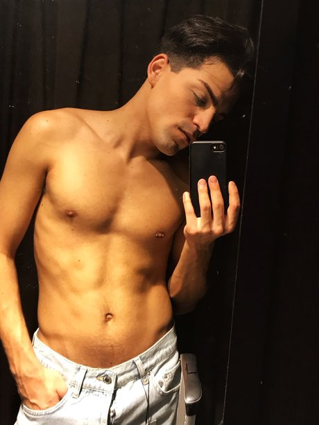 Foto di nudo di fuga di OnlyFans di Alec