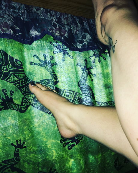 Foto di nudo di fuga di OnlyFans di Vibingfeet