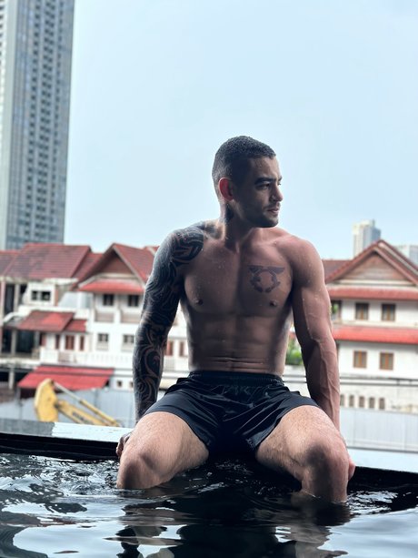 Foto di nudo di fuga di OnlyFans di Yuri Lion