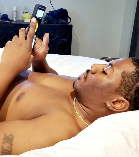 Foto di nudo di fuga di OnlyFans di Montario