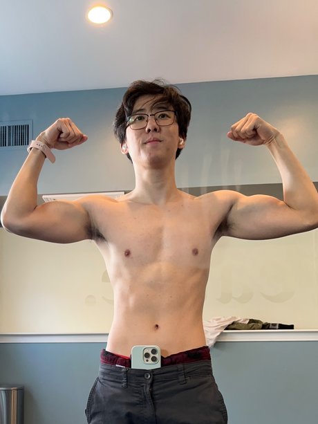Foto di nudo di fuga di OnlyFans di Yungricewang